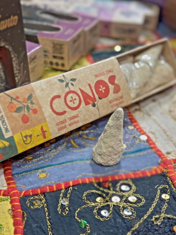 Conos de Ámbar y Naranja