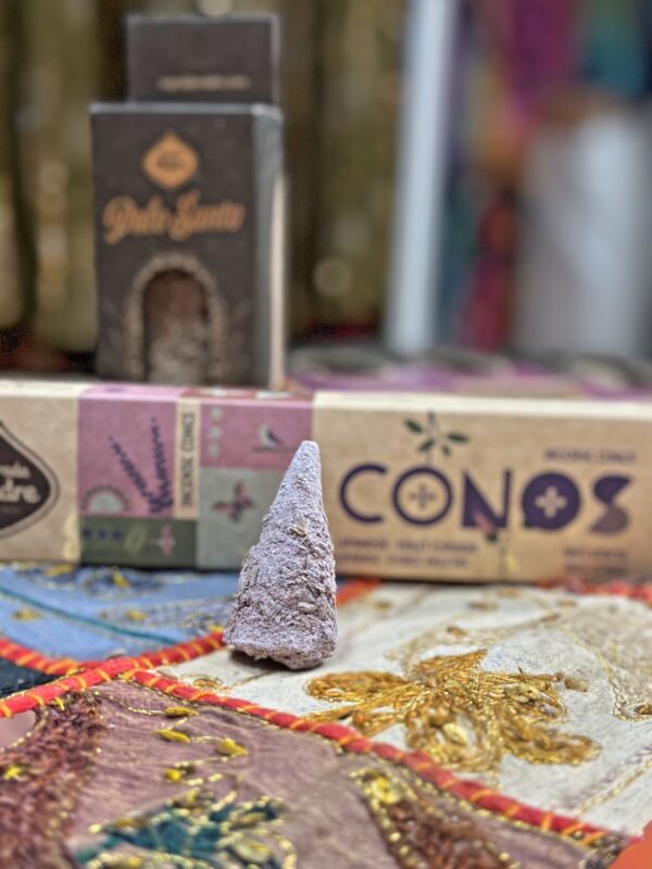Cono de Lavanda y Violetas